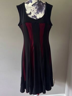 Vintage Tradition Sleeveless Black and Burgundy Panel Midi Dress